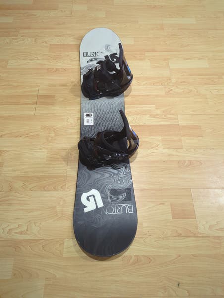 burton 7 snowboard and beginner Kids Feelgood Smalls 130CM Twin Flex The flex is perfectly symmetrical from tip to tail for a balanced ride thats equally versatile regular or switch Kids' Basic Snowboard Package