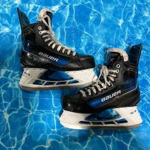Intermediate Bauer Hockey Skates Extra Wide Width 6.5 (Used)