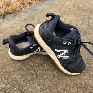 Black Women's Size M 5.5 (W 6.5) New Balance Low Top Turf Cleats (Used)