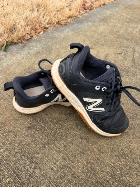 Black Women's Size M 5.5 (W 6.5) New Balance Low Top Turf Cleats (Used)