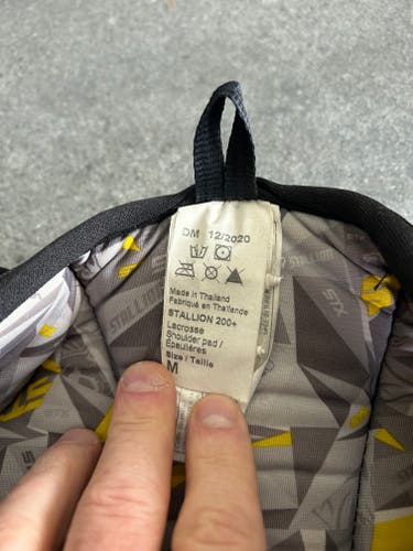 Youth Medium Youth STX Stallion 200+ Shoulder Pads (Used)