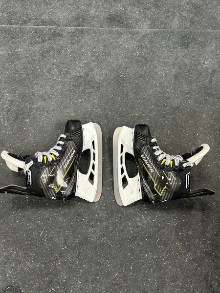 Bauer Supreme M40 Hockey Skates Size 1.5 (Used)
