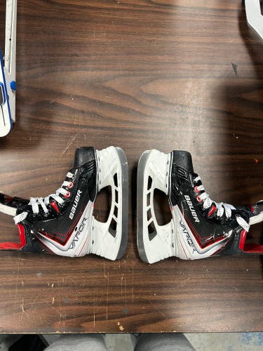 Bauer Vapor Fly30 Hockey Skates Size 1 (Used)