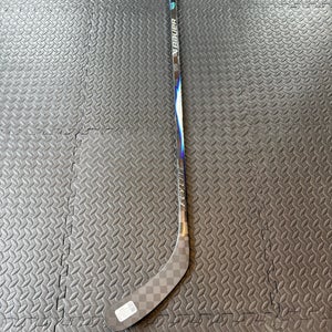 Intermediate Bauer Vapor Flylite Right Handed Hockey Stick P92 55 Flex (New)