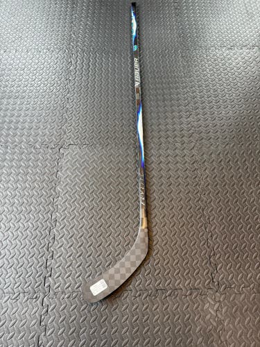Intermediate Bauer Vapor Flylite Right Handed Hockey Stick P92 55 Flex (New)