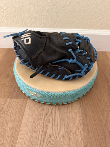 Nokona RH Catcher's Baseball Glove 33" (Used)