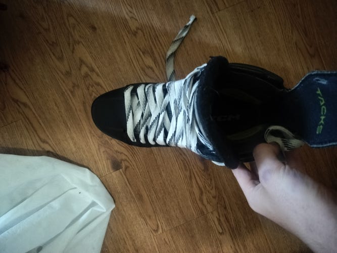CCM Tacks XF 70 Hockey Skates Regular Width 10 (Used)