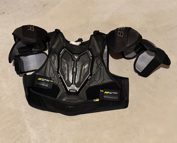 Men's Medium Senior Bauer Supreme M5 Pro Shoulder Pads (Used)