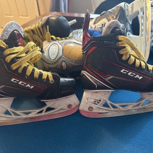 2017 CCM JetSpeed FT390 Hockey Skates Regular Width Size 3 (Used)