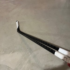Senior VX Right Handed Hockey Stick Mid Pattern 85 Flex (Used)