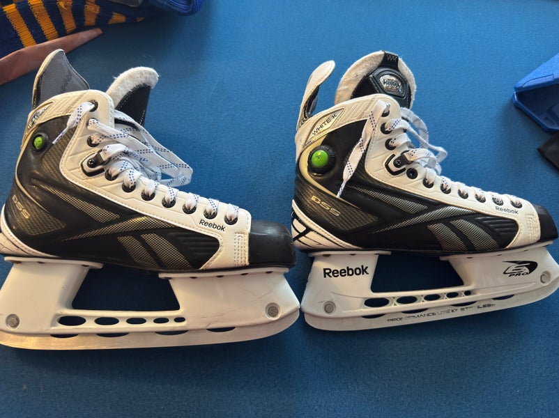 Black/White Reebok White k Hockey Skates Regular Width 9 (Used)
