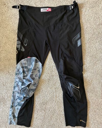 Tour - Roller Hockey Pants (Sz. XL)