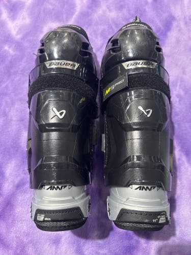 Junior Bauer Supreme M5 Pro Shin Pads 11" (Used)