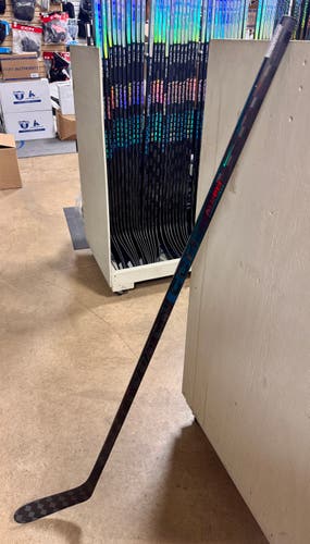 Intermediate CCM Vizion Right Handed Hockey Stick P29+1/4 55 Flex