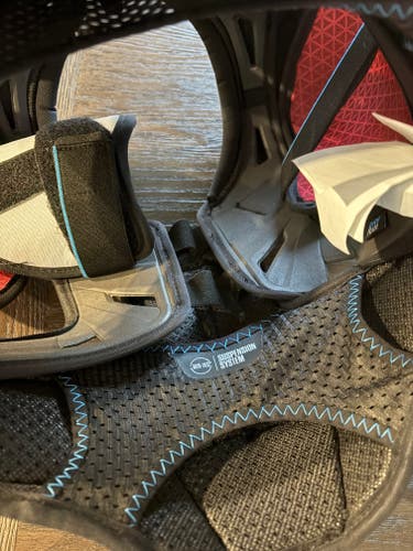 Large Youth CCM JetSpeed FT6 Shoulder Pads (New Without Tags)