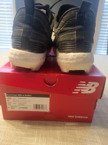 Black Men's Size M 9.0 (W 10.0) Adult New Balance Low Top Molded Cleats (Used)