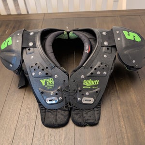 Medium Youth Schutt Y Flex 4.0 Youth Shoulder Pads (Used)