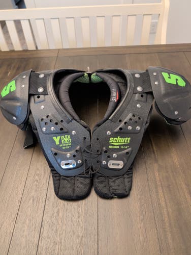 Medium Youth Schutt Y Flex 4.0 Youth Shoulder Pads (Used)