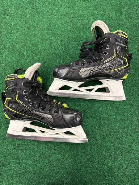 Intermediate Bauer GSX Hockey Goalie Skates (Regular) Size 4 (Used)