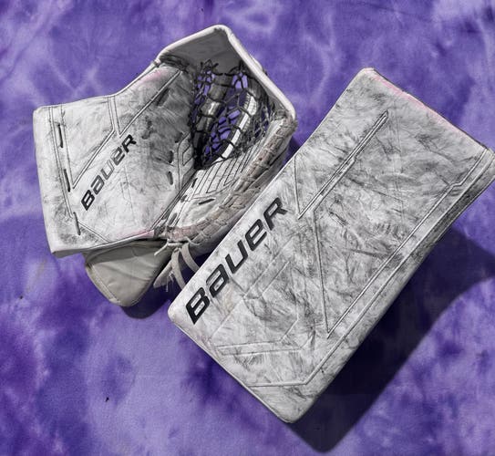 White Senior Bauer M5 Pro Goalie Gloves & Blockers Regular (Used)