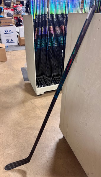 Senior CCM Vizion Right Handed Hockey Stick P28 85 Flex (New)