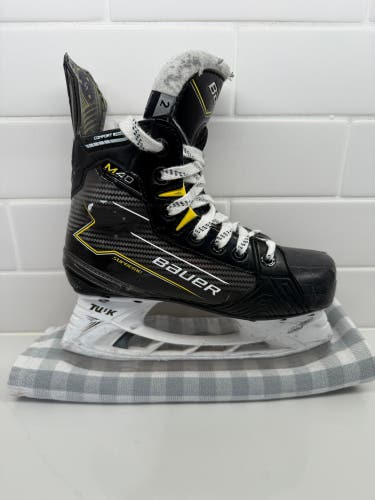 Black/Yellow 2024 Bauer Supreme M40 Hockey Skates Regular Width Size 2 (Used)