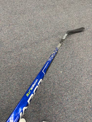Intermediate Bauer Vapor Hyperlite Hockey Stick Right Handed P92 65 Flex Pro Stock (Used)