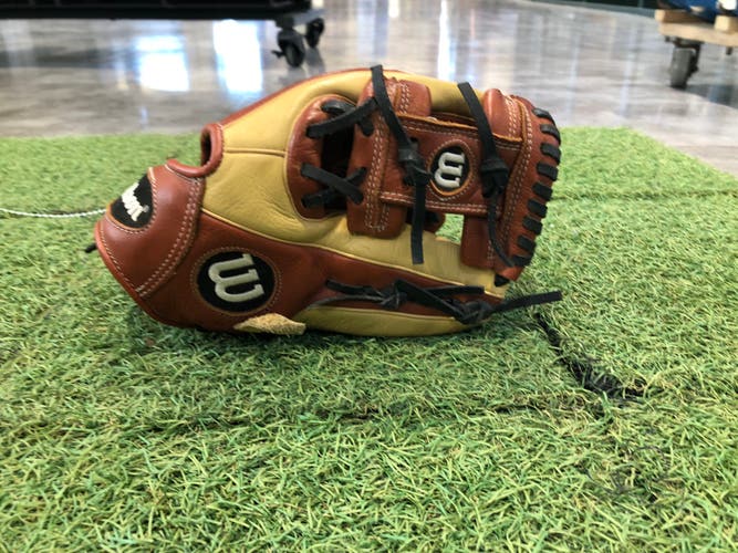 Brown Wilson A550 RH Infield Baseball Glove 11" (Used)