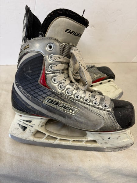 Black Bauer Vapor X20 Hockey Skates Regular Width 6.5 (Used)