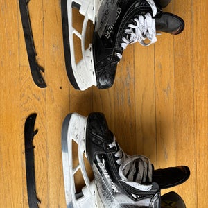 Vapor Hyperlite 2 Hockey Skates Size 4 Fit 1 (Used)
