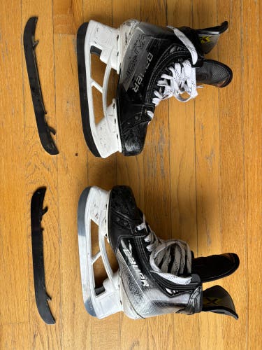 Vapor Hyperlite 2 Hockey Skates Size 4 Fit 1 (Used)