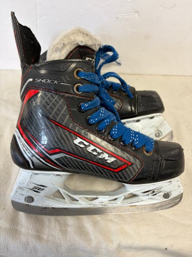 Black CCM JetSpeed Shock (SMU) Hockey Skates Regular Width Size 2.5 (Used)