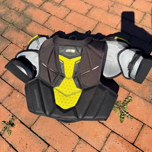 Youth Medium Intermediate Bauer Supreme Ultrasonic Shoulder Pads (Used)