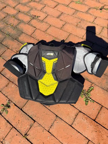 Youth Medium Intermediate Bauer Supreme Ultrasonic Shoulder Pads (Used)