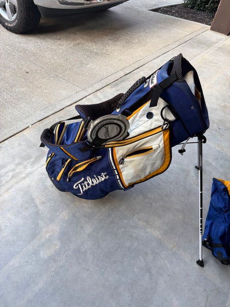 Unisex Titleist Bag (Used)