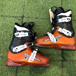 Mondo 23 & 23.5 Salomon T3 Ski Boots (Used)