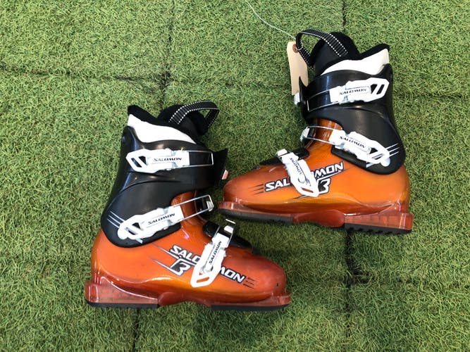 Mondo 23 & 23.5 Salomon T3 Ski Boots (Used)
