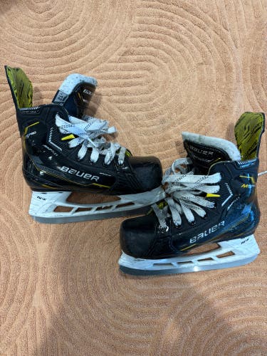 Youth Bauer Supreme M5 Pro Hockey Skates Regular Width 13 (Used)
