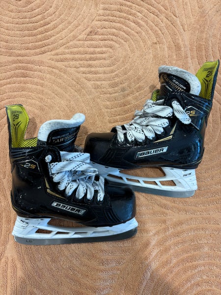 Youth Bauer Supreme 2S Hockey Skates Regular Width 12 (Used)