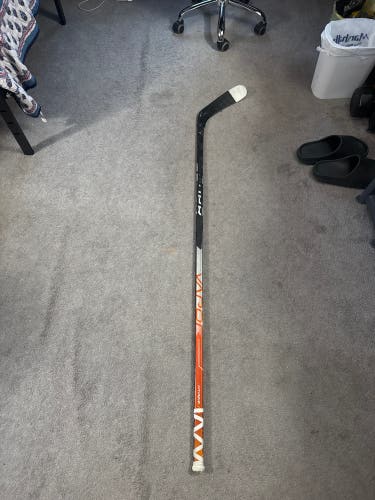 Senior Bauer Vapor Hyperlite Right Handed Hockey Stick 95 Flex Pro Stock (Used)