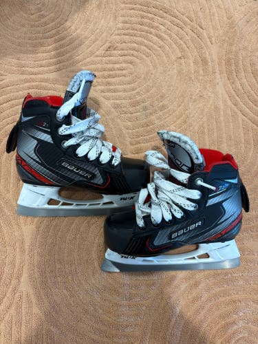 Youth Bauer Vapor X2.7 Hockey Goalie Skates Regular Width 12 (Used)