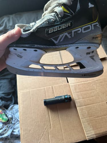 Black/Yellow 2021 Bauer Vapor 3X Hockey Skates Regular Width Size 3.5 (Used)