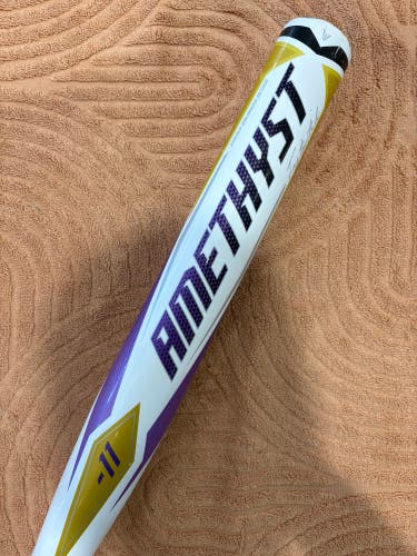 Easton Amethyst Alloy Bat (-11) Alloy 22 oz 33" (Used)