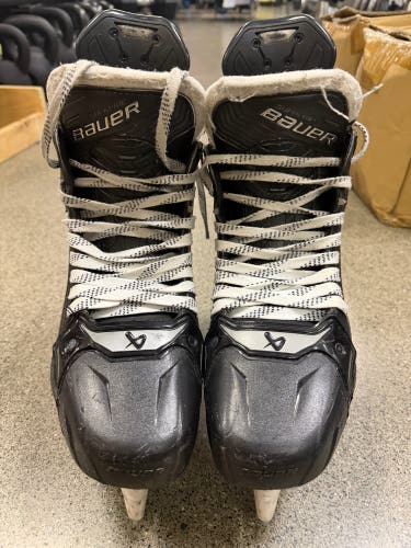 Black 2024 Bauer Supreme Shadow Hockey Skates Size 6 (Used)