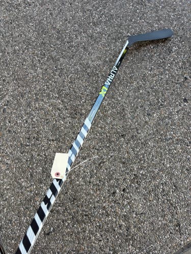 Intermediate Warrior Alpha LXT Hockey Stick Right Handed W03 55 Flex | 62.5"
