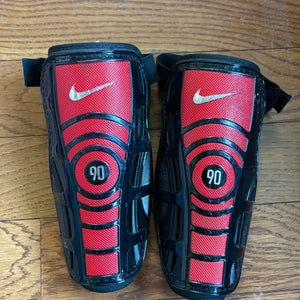 Unisex Large Nike Shin Guards (Used)