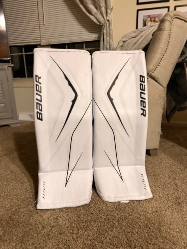 New With Tags 32+1.5 Bauer Vapor Flylite Goalie Leg Pads
