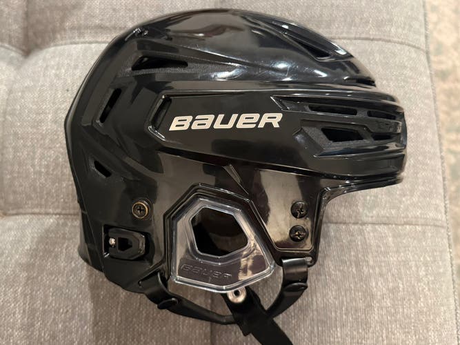 Small Bauer Re-Akt 155 Helmet (Used)