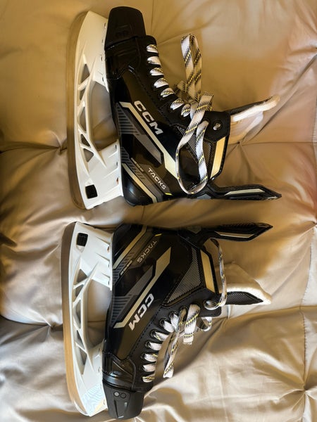 Like New CCM Tacks AS-570 Hockey Skates Regular Width 6.5 (Used)