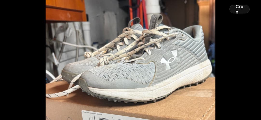 Gray Kid's Size M 7.0 (W 8.0) Youth Under Armour Charged Low Top Turf Cleats (Used)